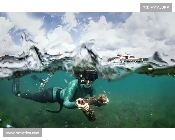 自由潜水运动员破纪录清理海底垃圾为海洋环保贡献力量