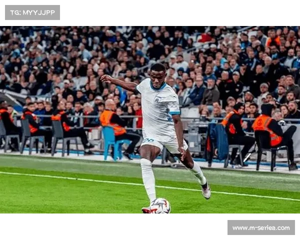 马赛3-0完胜布雷斯特，巩固积分榜前三位置