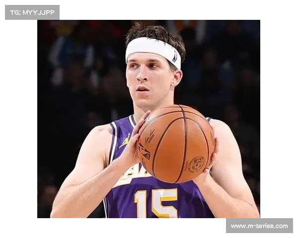 里夫斯复出改打替补，湖人超级第六人角色重塑球队攻防平衡